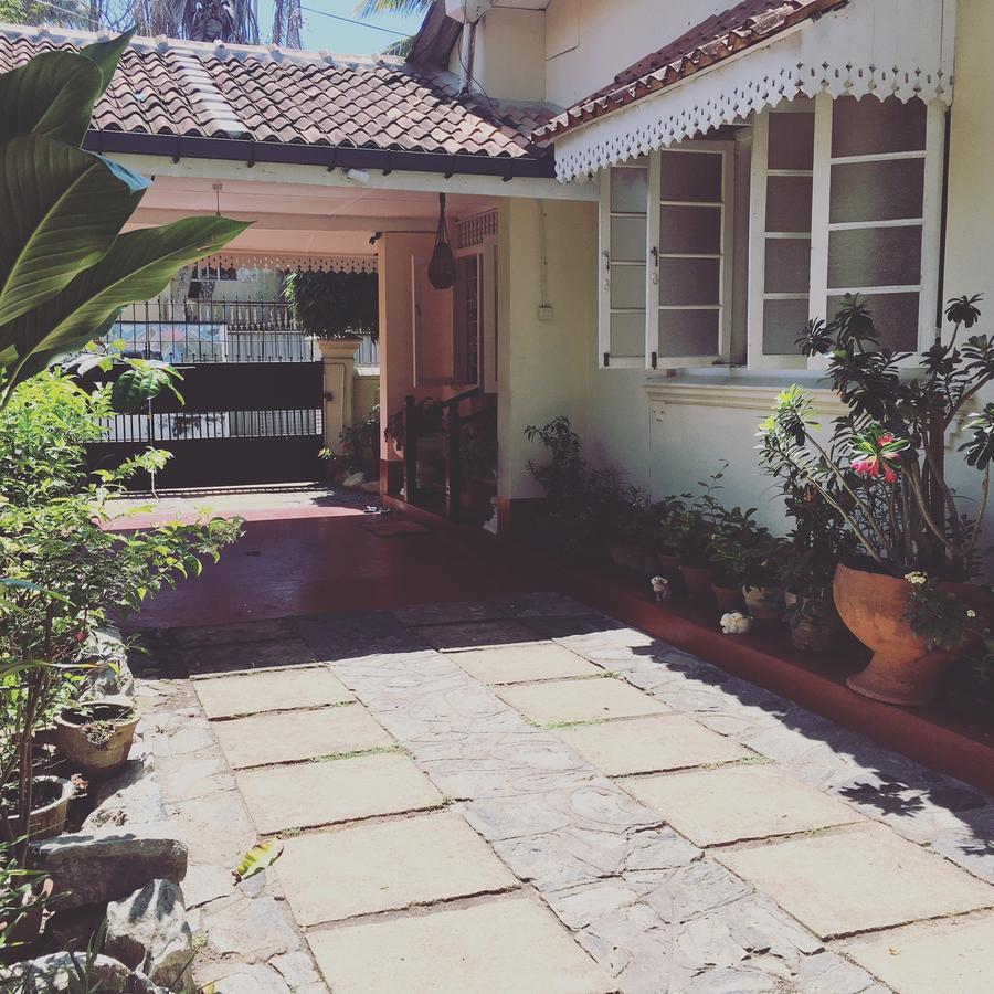 Charming Homestay By The Beach Дехивала-Маунт-Лавиния Экстерьер фото