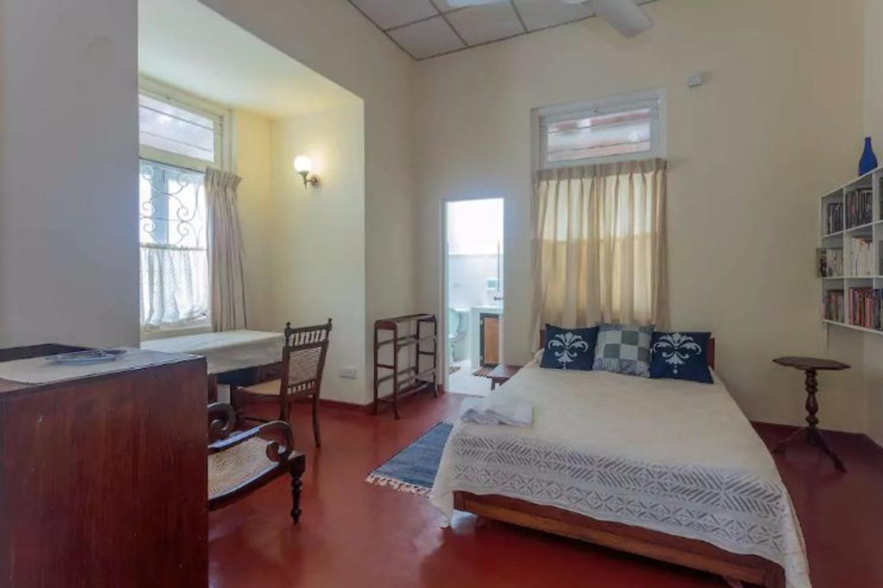 Charming Homestay By The Beach Дехивала-Маунт-Лавиния Экстерьер фото