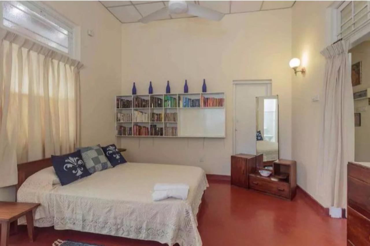 Charming Homestay By The Beach Дехивала-Маунт-Лавиния Экстерьер фото