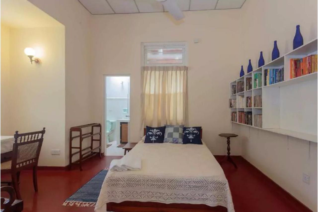 Charming Homestay By The Beach Дехивала-Маунт-Лавиния Экстерьер фото