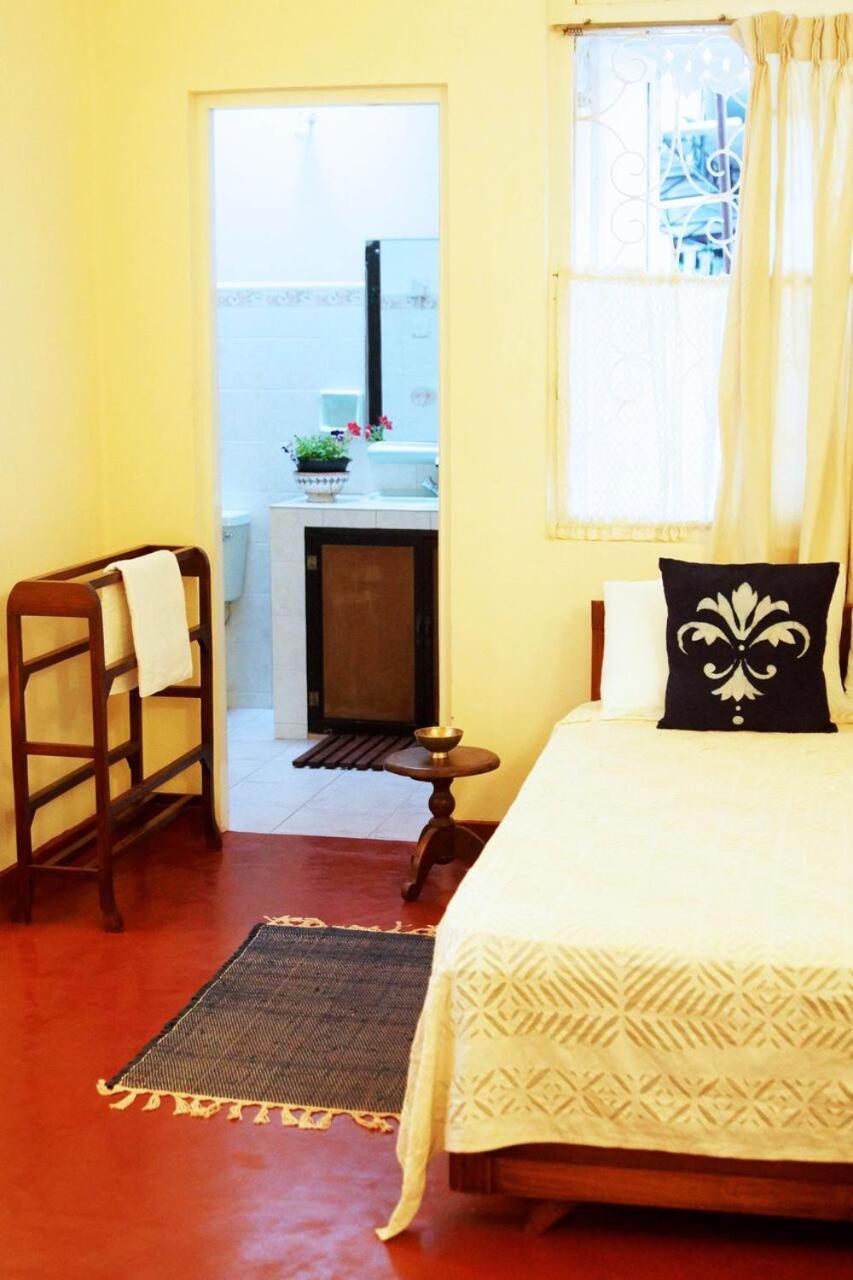 Charming Homestay By The Beach Дехивала-Маунт-Лавиния Экстерьер фото