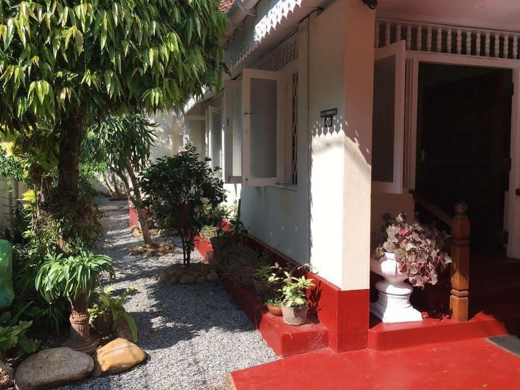 Charming Homestay By The Beach Дехивала-Маунт-Лавиния Экстерьер фото